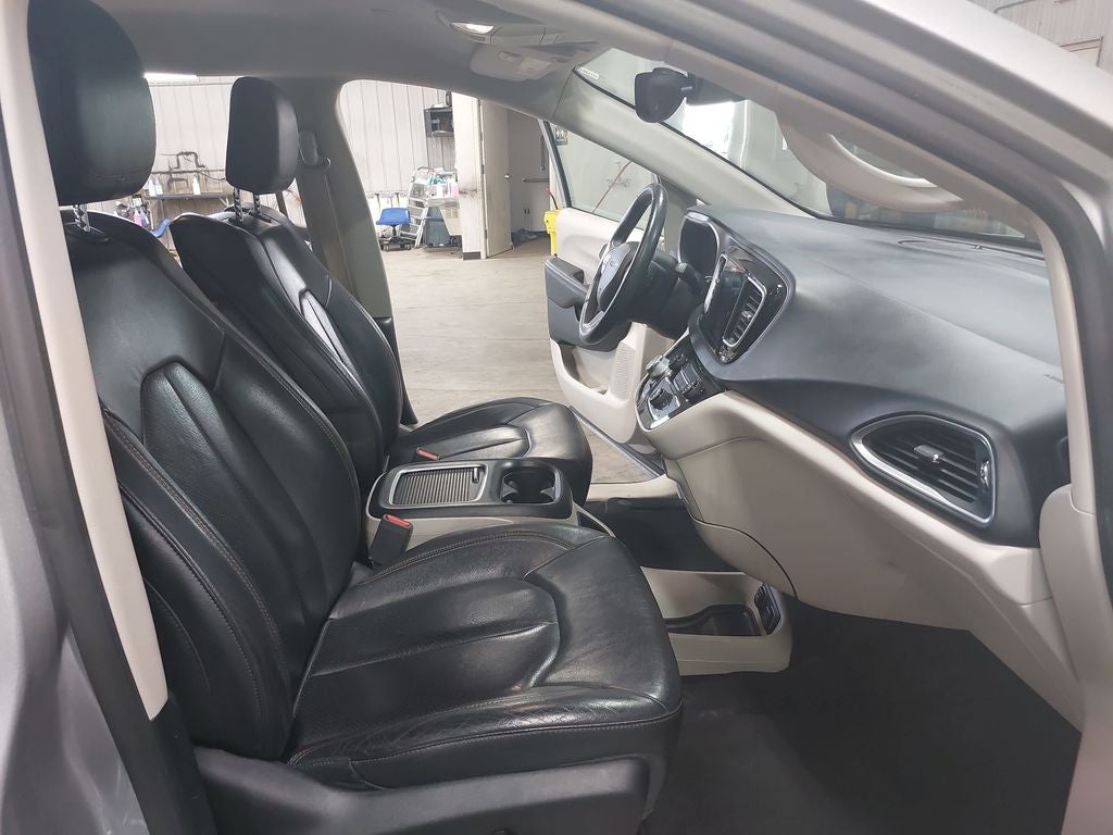 2017 Chrysler Pacifica Touring L Plus