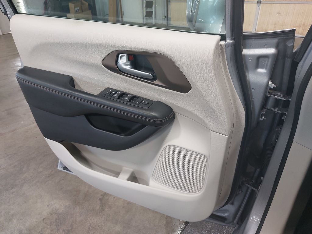 2017 Chrysler Pacifica Touring L Plus
