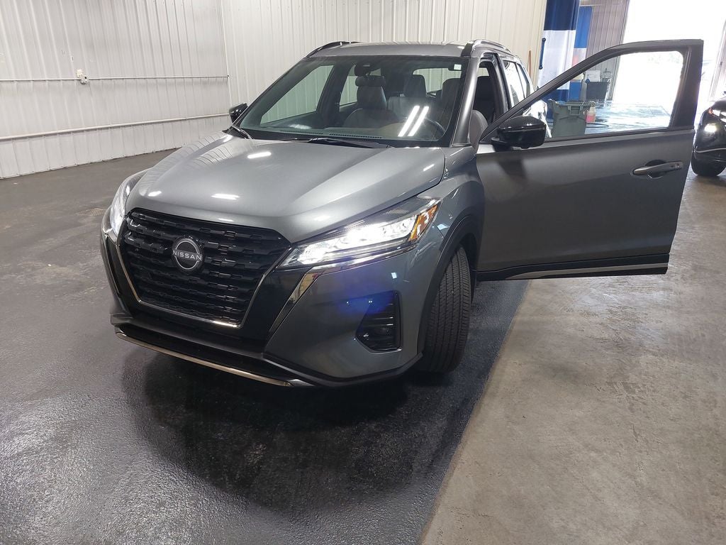 2023 Nissan Kicks SR
