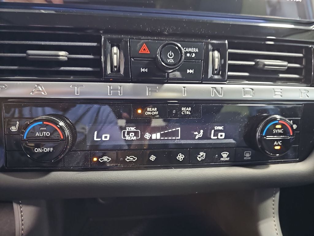 2026 Nissan Pathfinder SV