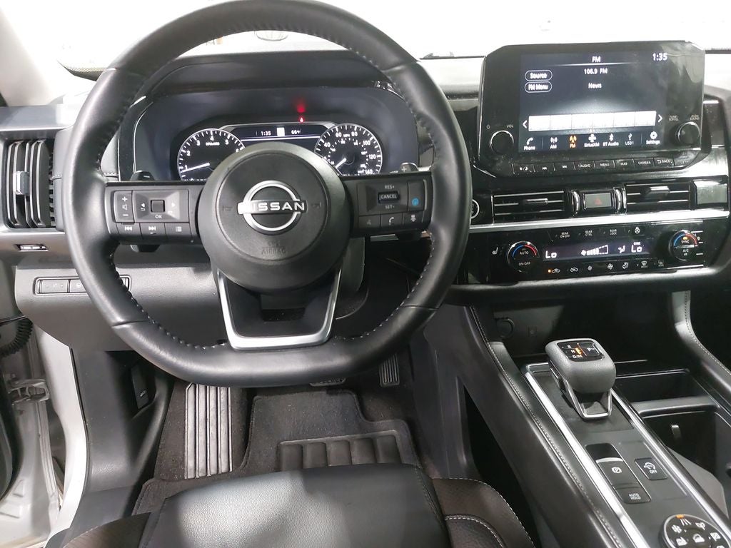 2024 Nissan Pathfinder SL