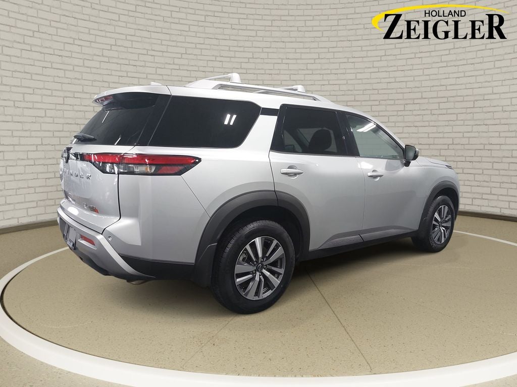 2024 Nissan Pathfinder SL