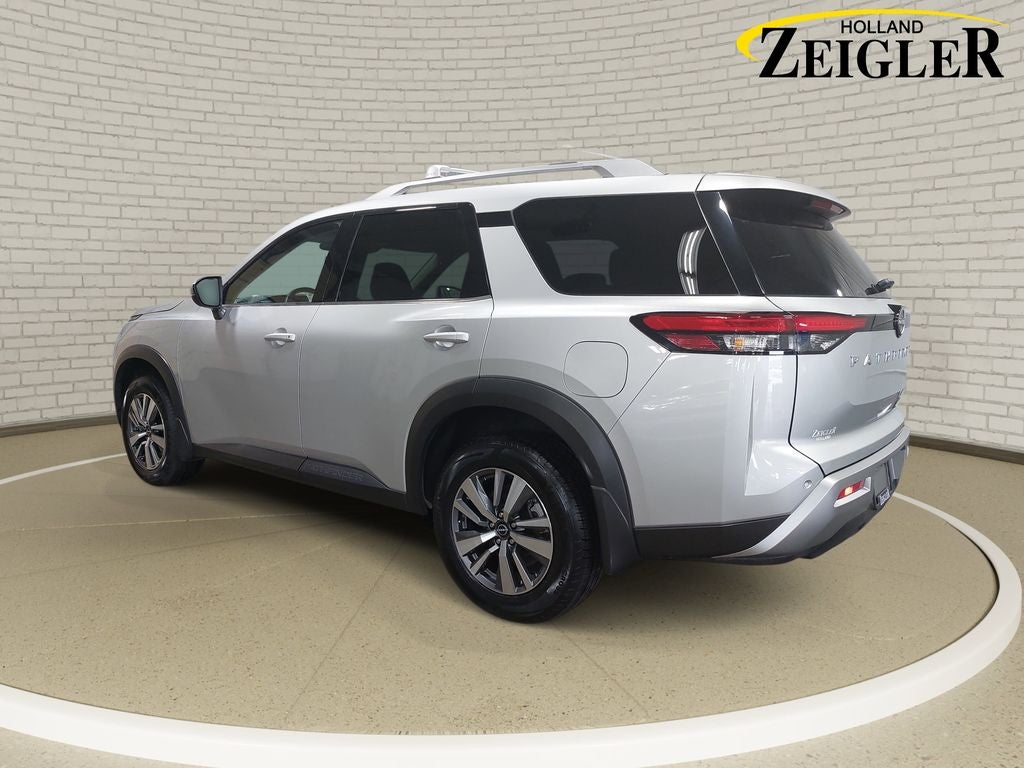 2024 Nissan Pathfinder SL