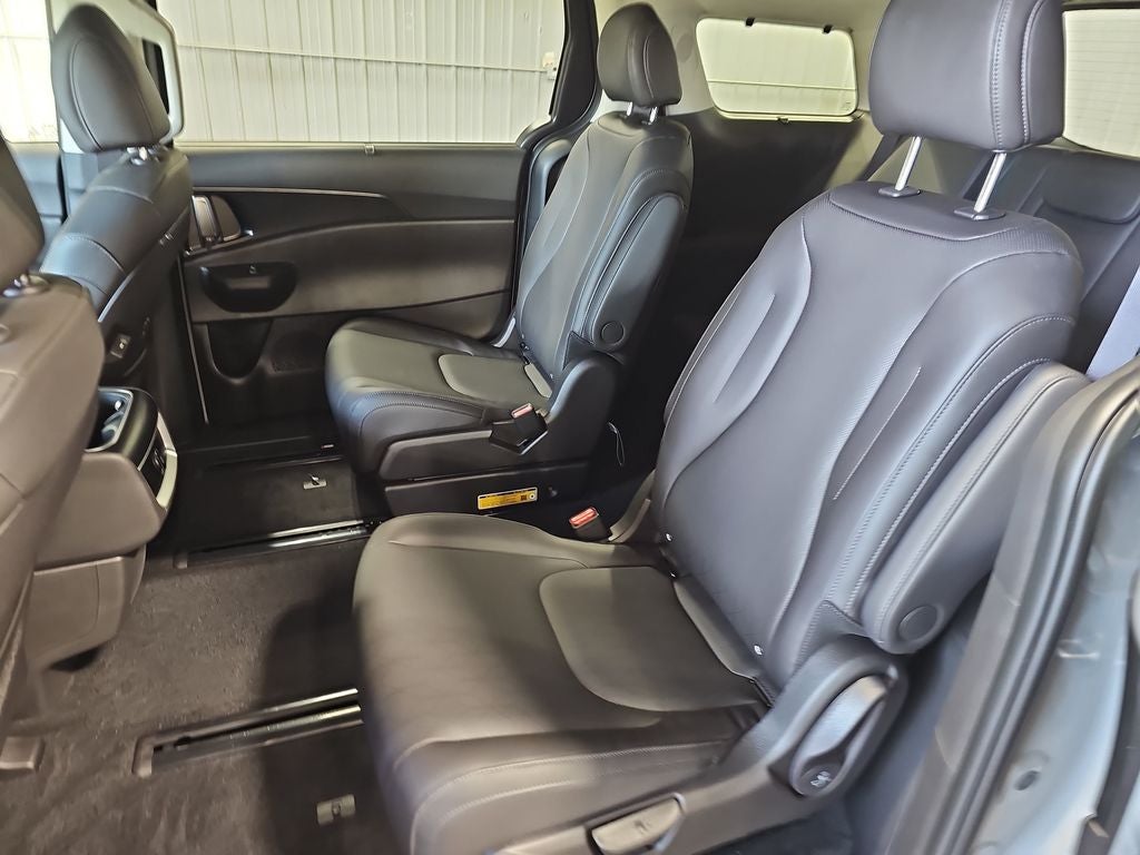 2027 Kia Carnival EX