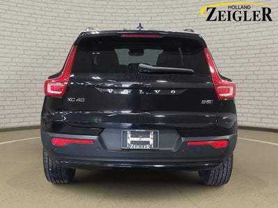 2024 Volvo XC40 B5 Plus Dark Theme
