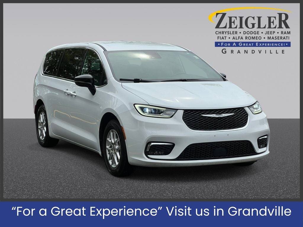 2025 Chrysler Pacifica Select