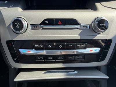 2024 Ford Explorer XLT TWIN PANEL MOONROOF