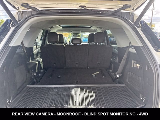 2023 Ford Explorer XLT TWIN PANEL MOONROOF