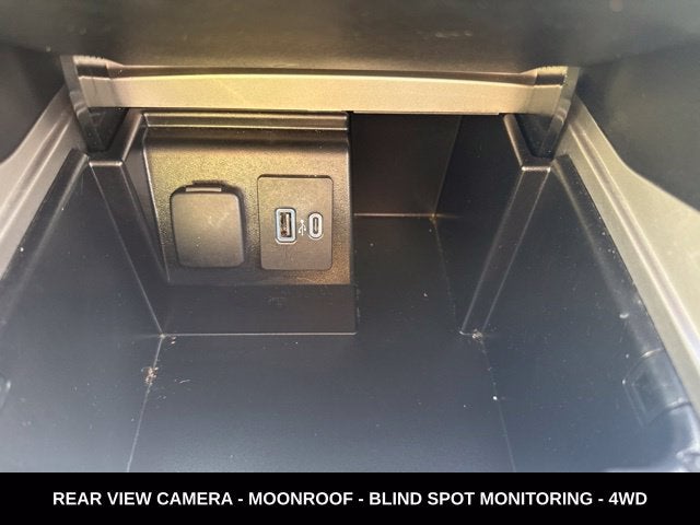 2023 Ford Explorer XLT TWIN PANEL MOONROOF