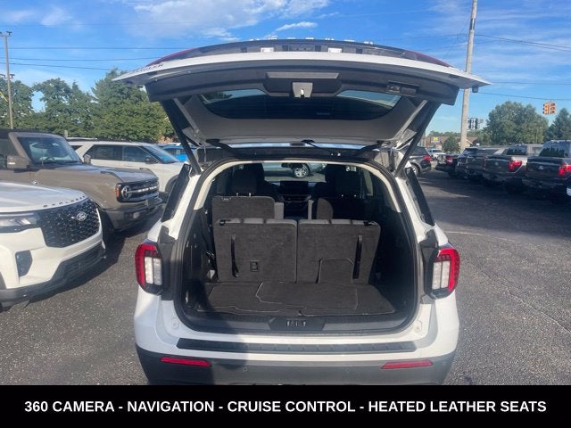 2025 Ford Explorer Active 4WD