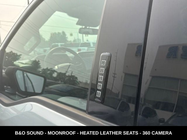 2024 Ford F-150 XLT TWIN PANEL MOONROOF