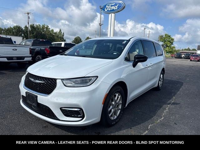 2024 Chrysler Pacifica Touring L STOW N GO SEATING