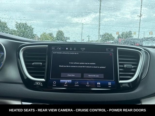 2024 Chrysler Pacifica Touring L STOW N GO SEATING