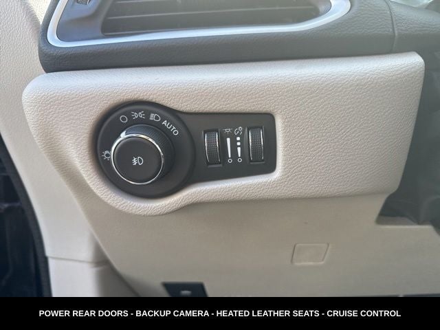 2023 Chrysler Pacifica Touring L HEATED SEATS & STEERING WHEEL