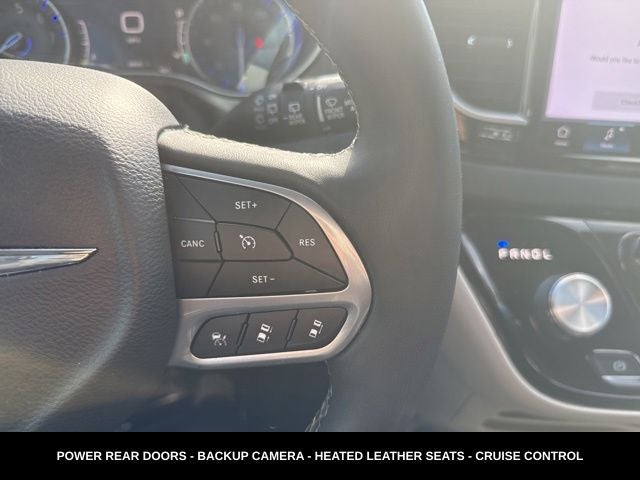 2023 Chrysler Pacifica Touring L HEATED SEATS & STEERING WHEEL