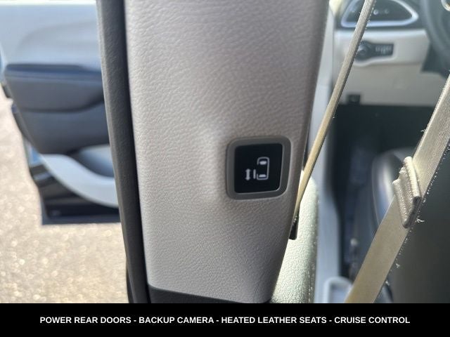 2023 Chrysler Pacifica Touring L HEATED SEATS & STEERING WHEEL