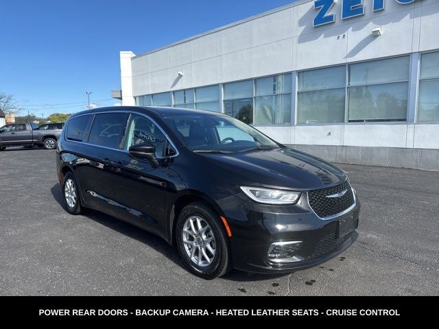 2023 Chrysler Pacifica Touring L HEATED SEATS & STEERING WHEEL