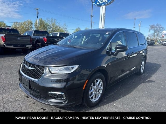 2023 Chrysler Pacifica Touring L HEATED SEATS & STEERING WHEEL