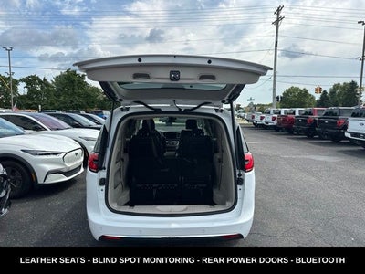 2024 Chrysler Pacifica Touring L STOW N GO SEATING