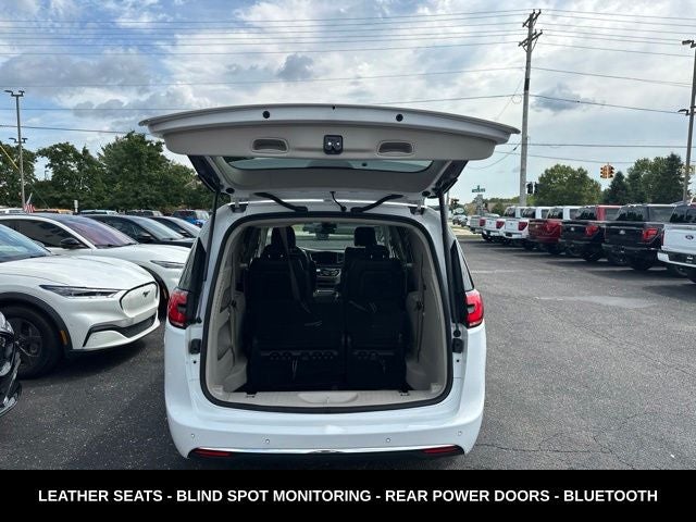 2024 Chrysler Pacifica Touring L STOW N GO SEATING