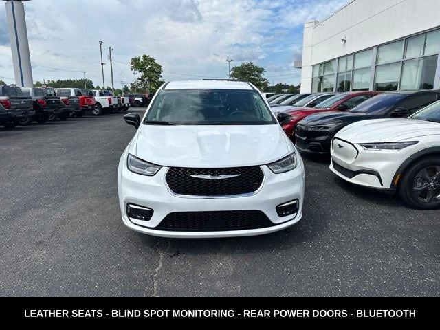 2024 Chrysler Pacifica Touring L STOW N GO SEATING