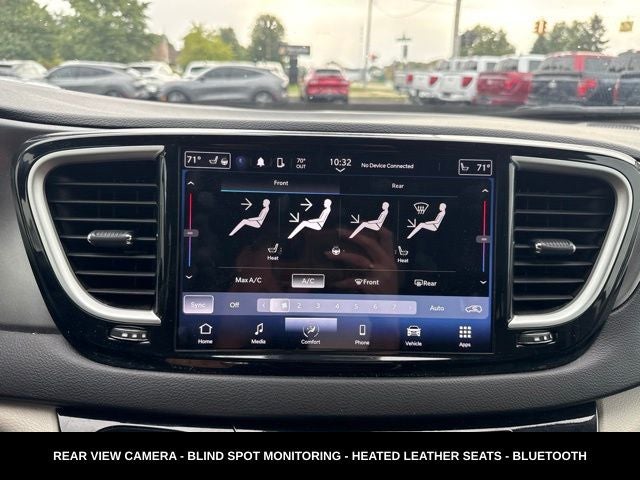 2024 Chrysler Pacifica Touring L STOW N GO SEATING