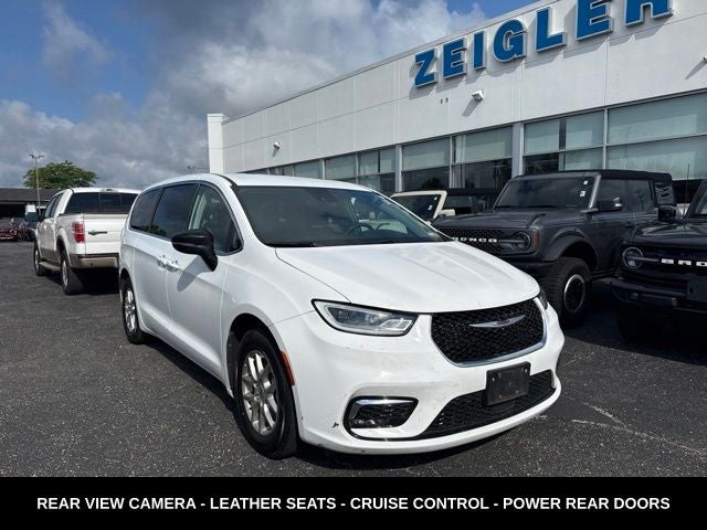 2024 Chrysler Pacifica Touring L STOW N GO SEATING