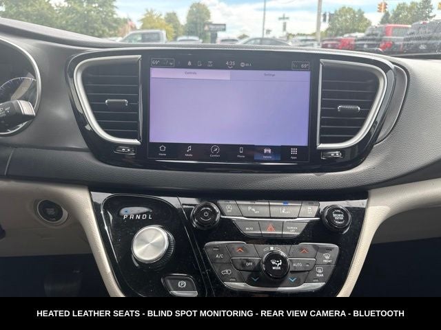 2024 Chrysler Pacifica Touring L STOW N GO SEATING