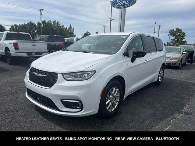 2024 Chrysler Pacifica Touring L STOW N GO SEATING