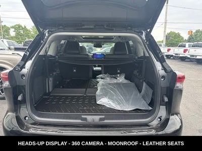 2026 Toyota Highlander Hybrid Platinum LESS THAN 200 MILES HYBRID AWD