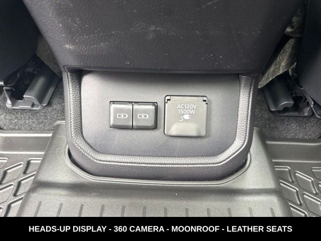 2026 Toyota Highlander Hybrid Platinum LESS THAN 200 MILES HYBRID AWD