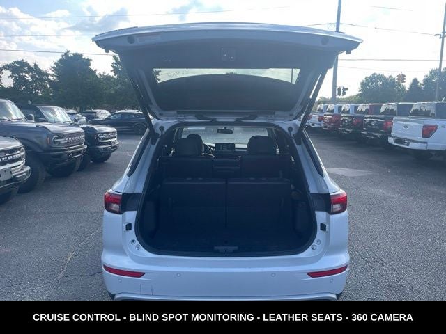 2024 Mitsubishi Outlander Base