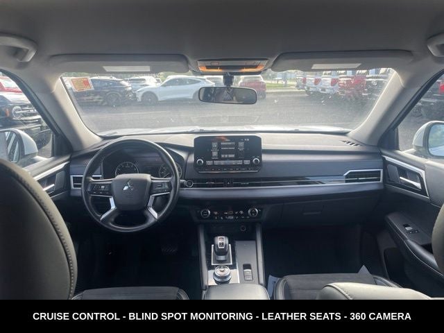 2024 Mitsubishi Outlander Base