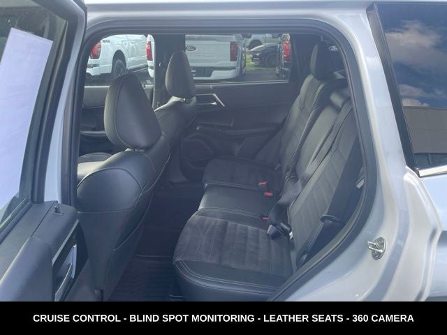 2024 Mitsubishi Outlander Base