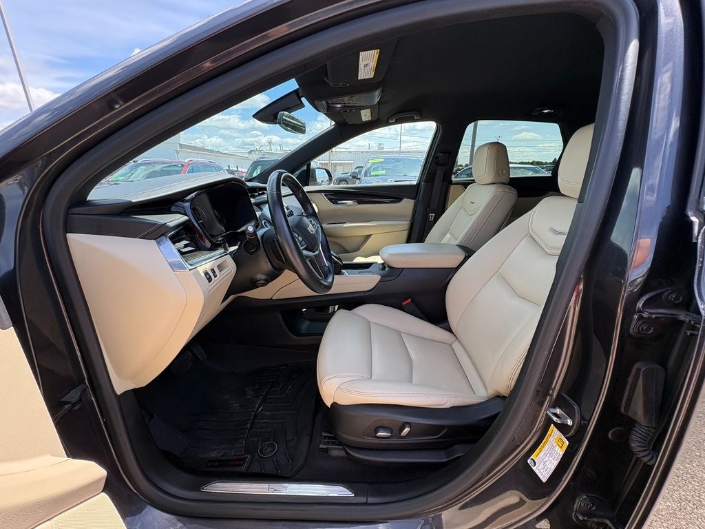 2018 Cadillac XT5 Base Alloy wheels