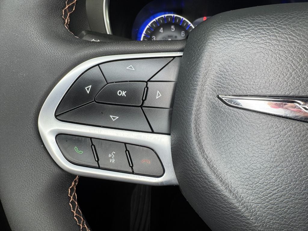 2025 Chrysler Pacifica Pinnacle Power moonroof