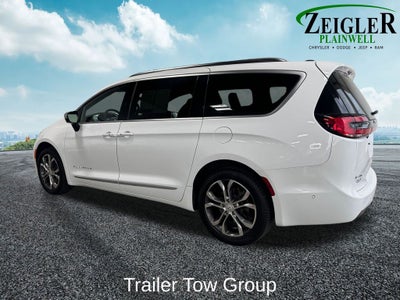 2025 Chrysler Pacifica Pinnacle Power moonroof