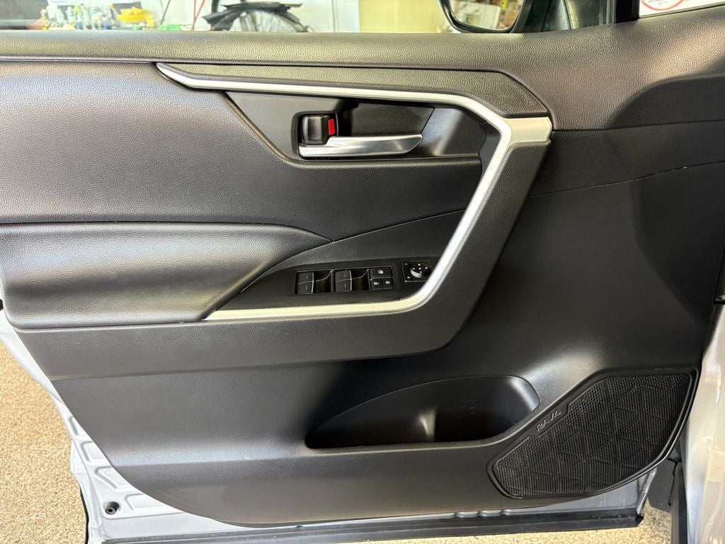 2022 Toyota RAV4 Hybrid XLE Moon Roof