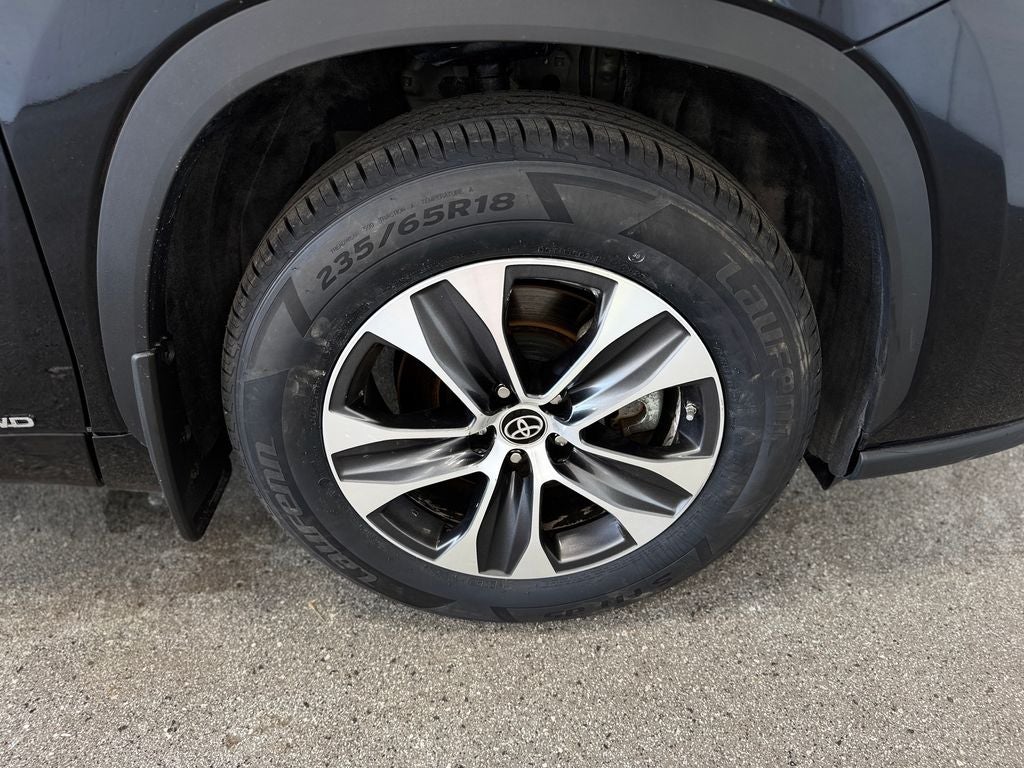 2024 Toyota Highlander Hybrid XLE 3rd row seats