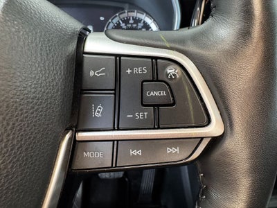 2024 Toyota Highlander XLE Power moonroof