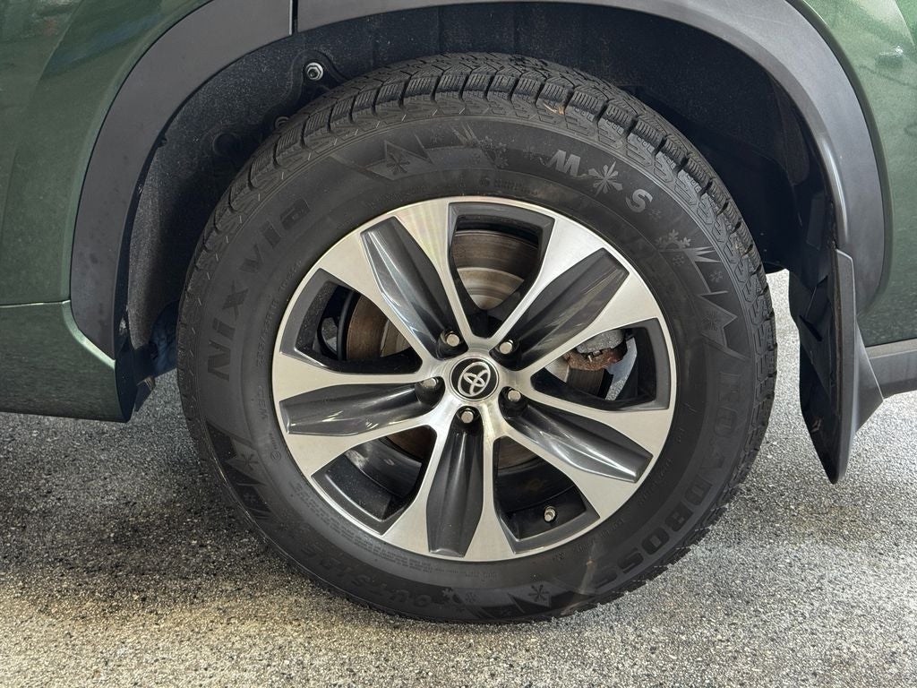 2024 Toyota Highlander XLE Power moonroof
