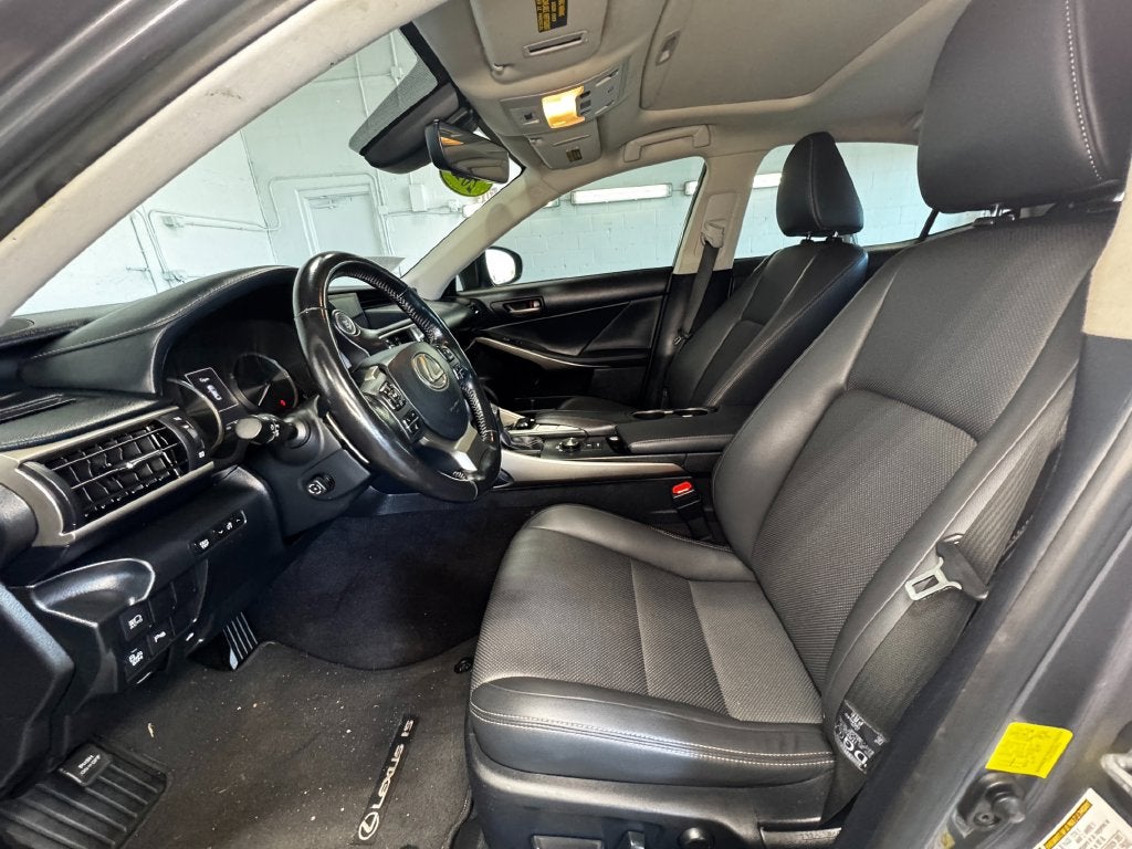 2017 Lexus IS 300 Power moonroof