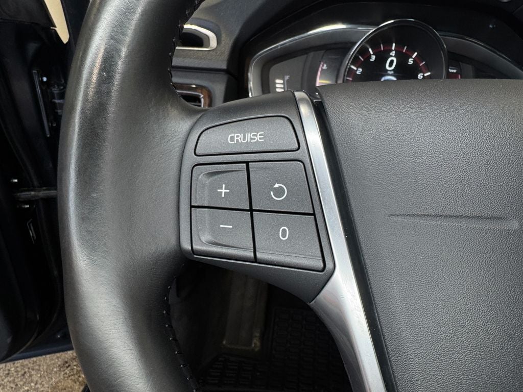 2016 Volvo S80 T5 Power moonroof