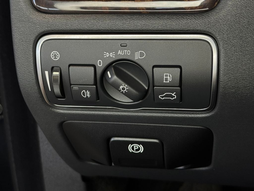 2016 Volvo S80 T5 Power moonroof