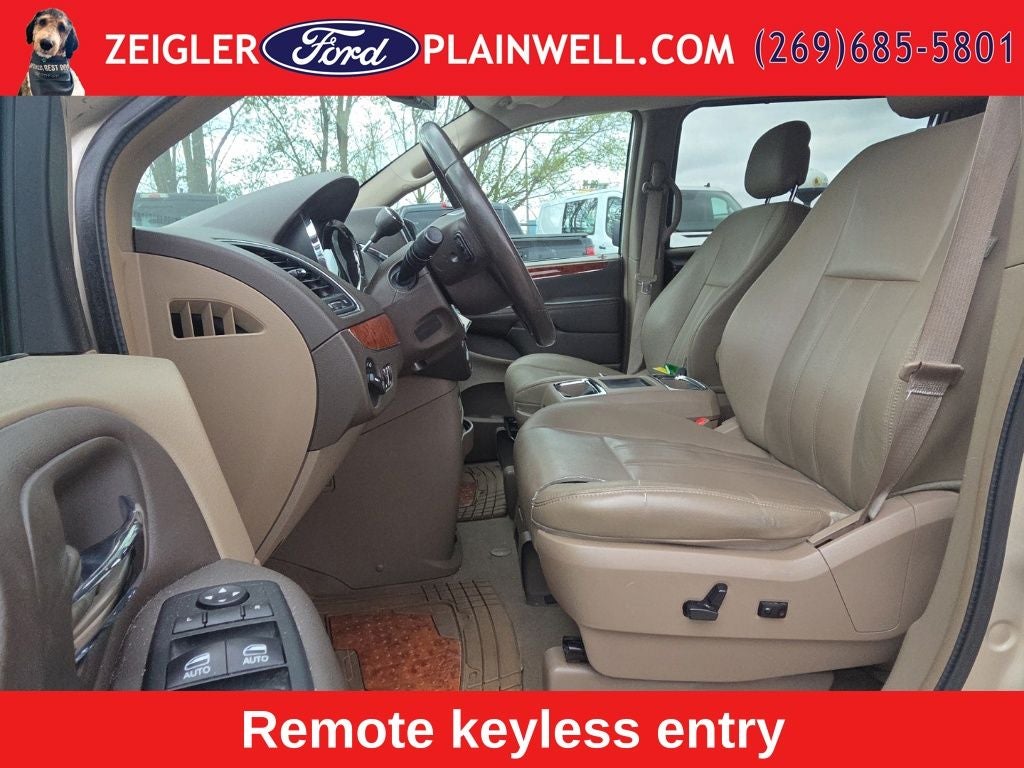 2016 Chrysler Town & Country Touring