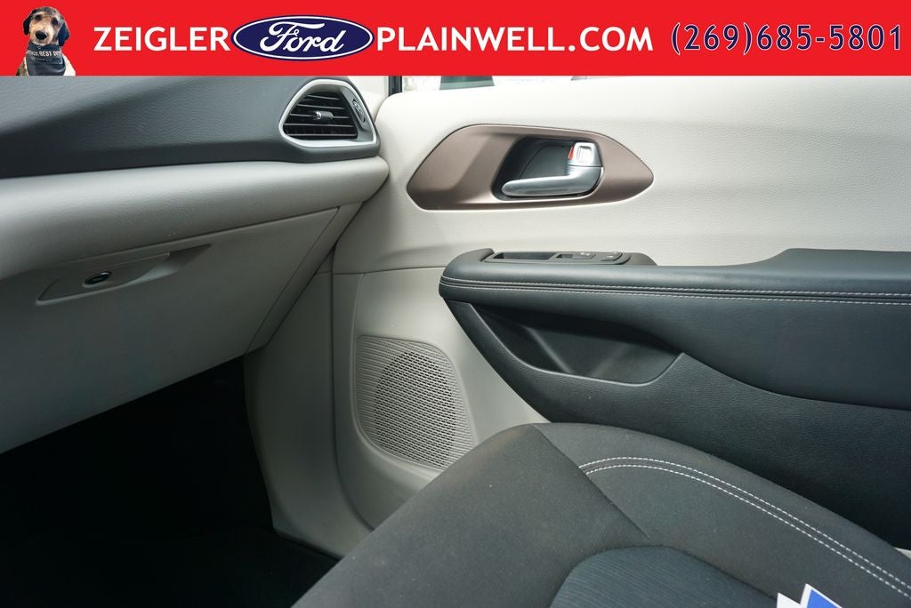 2024 Chrysler Voyager LX V6 Parkview Camera