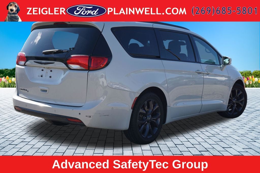 2020 Chrysler Pacifica Touring