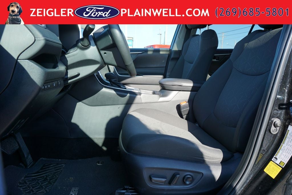 2024 Toyota RAV4 Hybrid XLE AWD Moonroof Convience & Weather Pkg