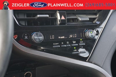 2022 Toyota Camry Hybrid XLE Leather Power Moonroof Rear Camera