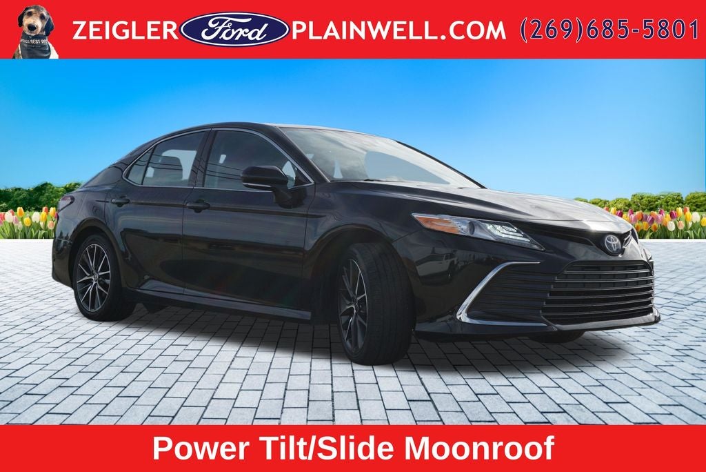 2022 Toyota Camry Hybrid XLE Leather Power Moonroof Rear Camera